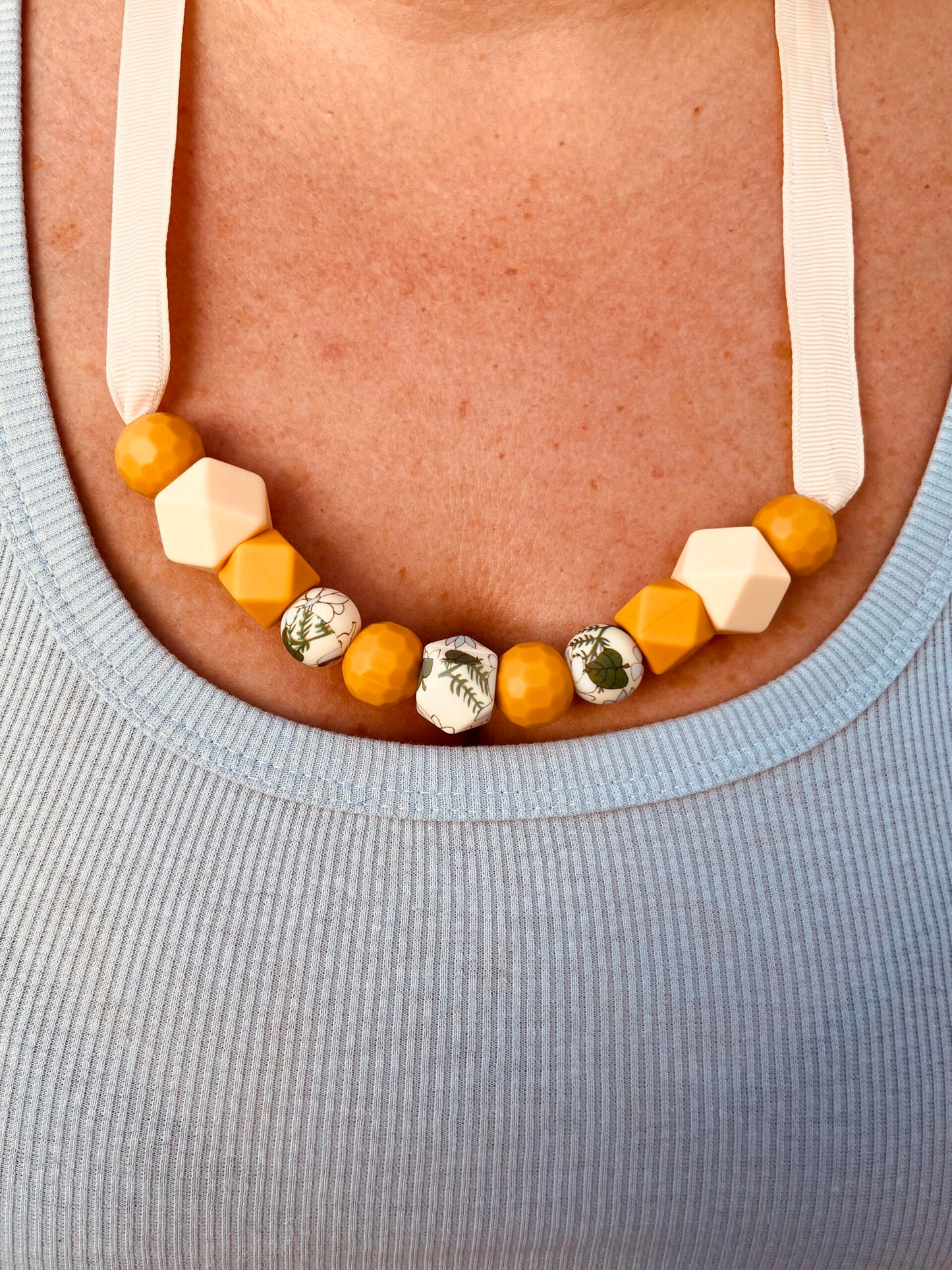 Collier d'allaitement fleurs