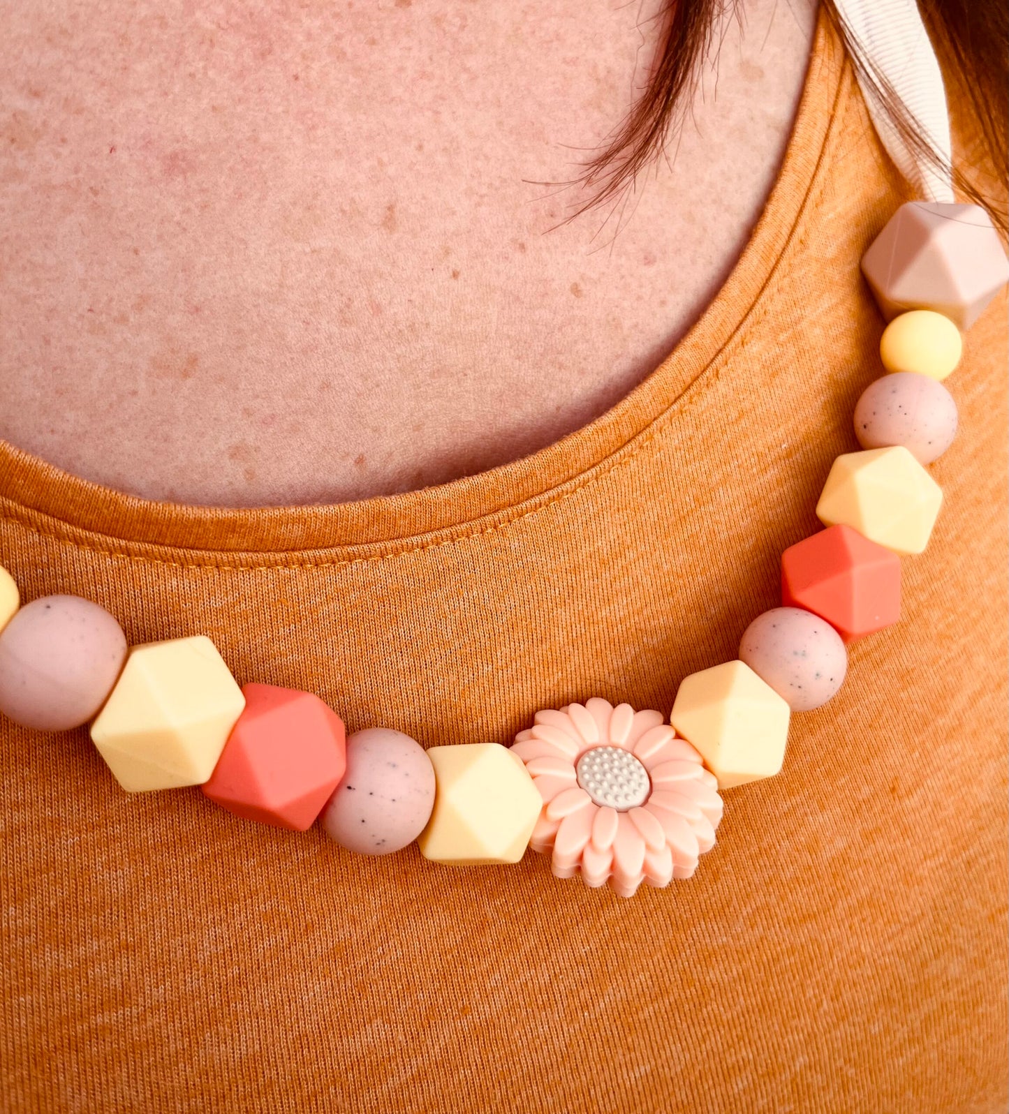 Collier d'allaitement marguerite