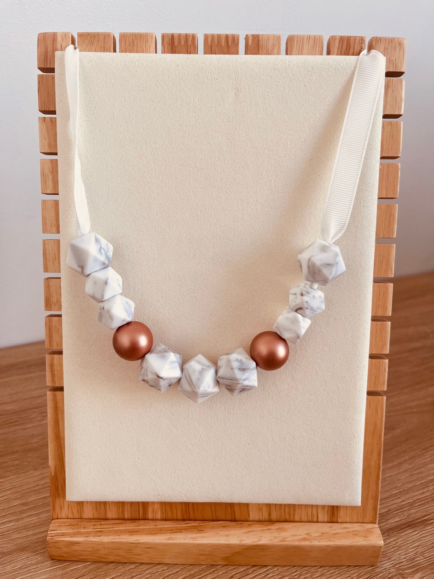collier d'allaitement marbre
