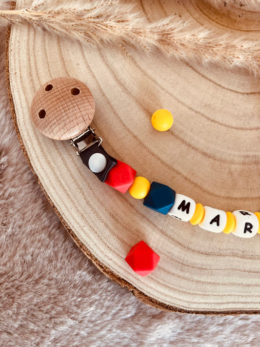 Attache tétine Mario