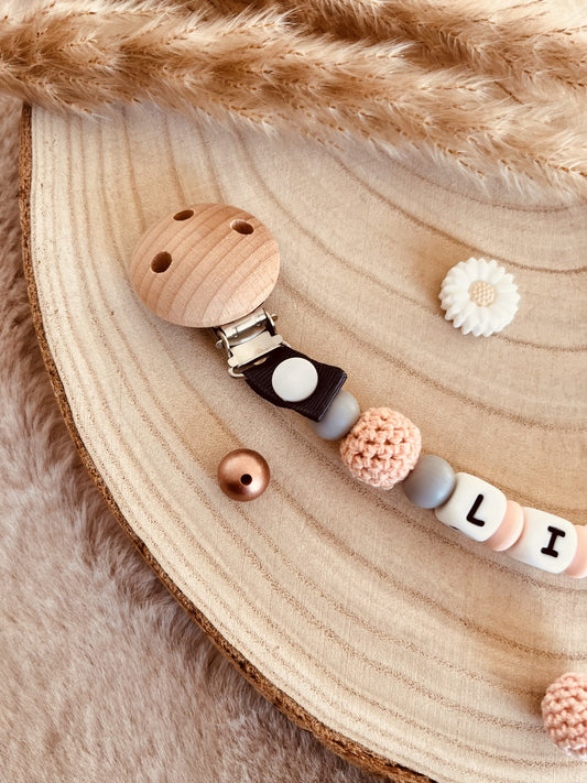 Rose Elephant Schnuller befestigen