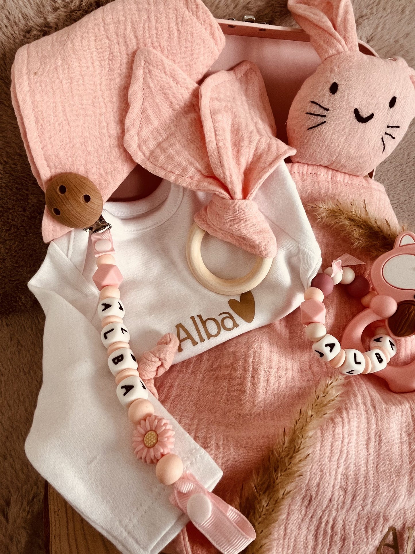 Valise de naissance personnalisé raton laveur rose