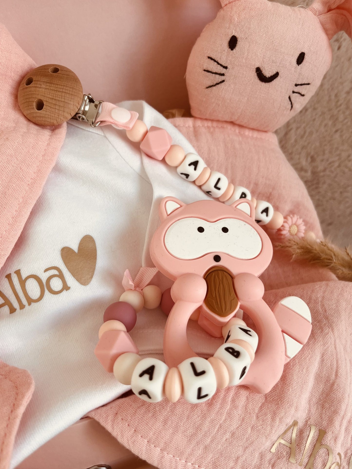 Valise de naissance personnalisé raton laveur rose