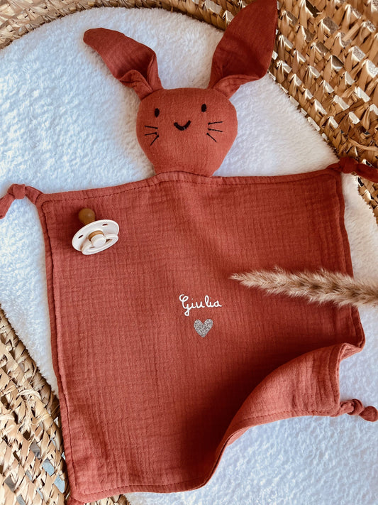 Doudou lapin gaze de coton terracotta coeur