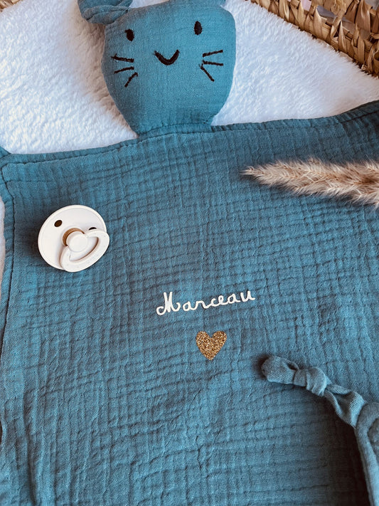 Doudou lapin gaze de coton bleu coeur