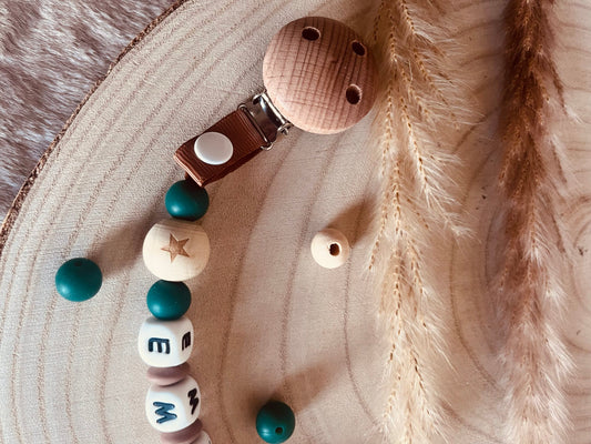 Attache tetine pain d'épices