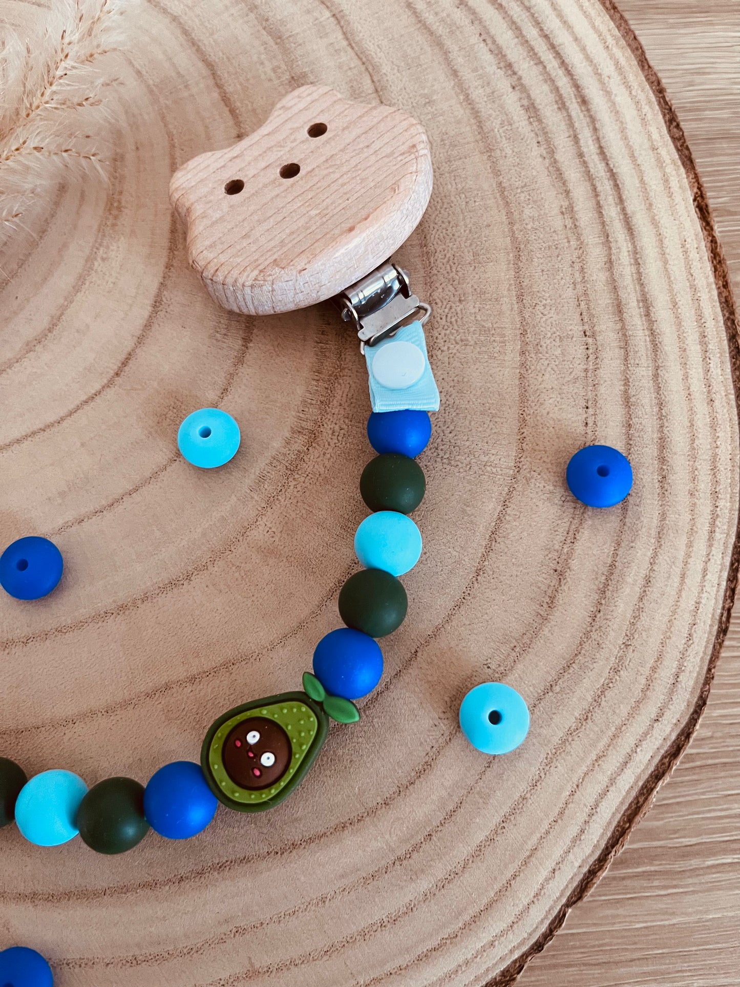Attache tétine personnalisé avocat bleu