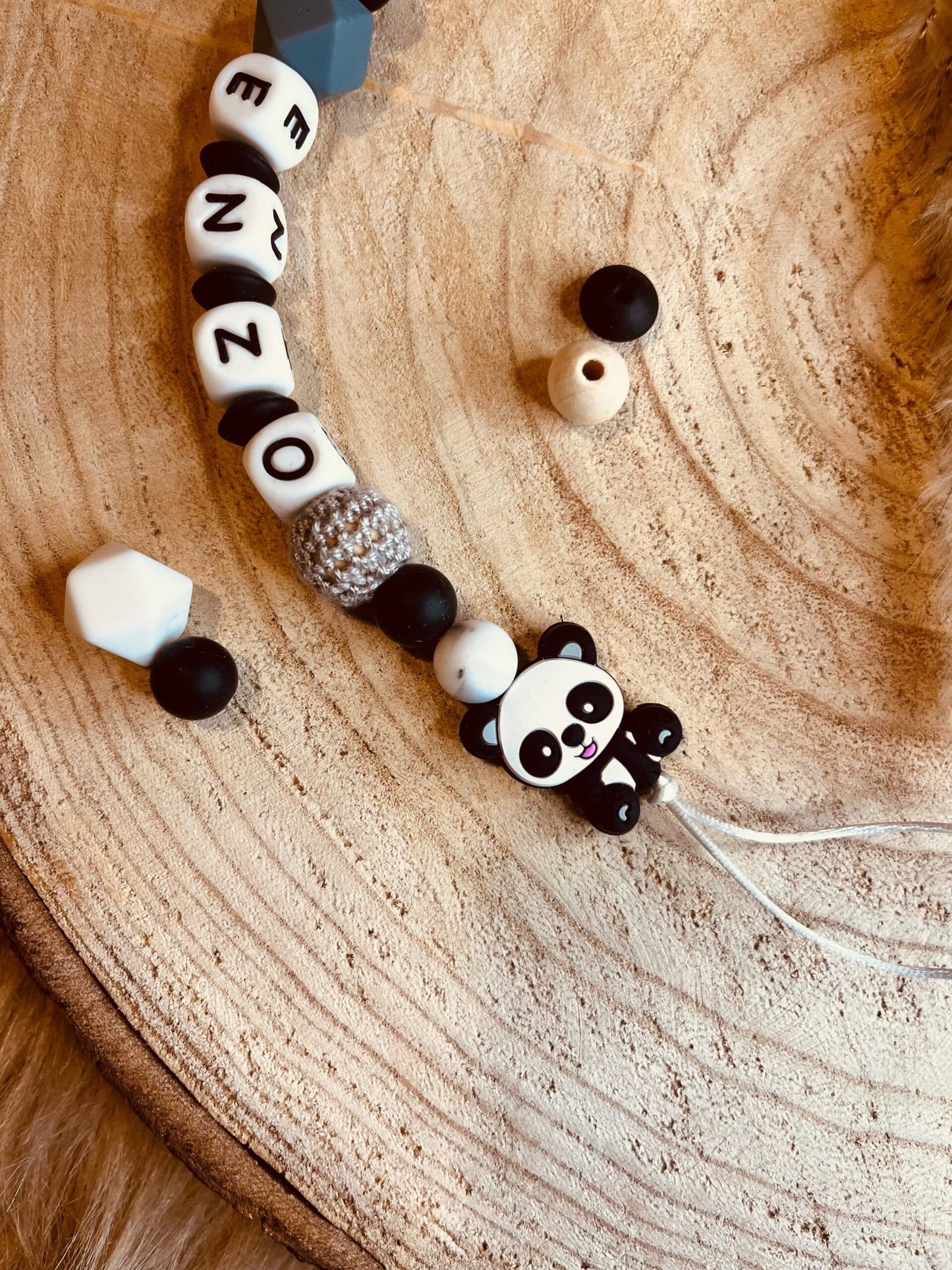 Attache tétine panda gris