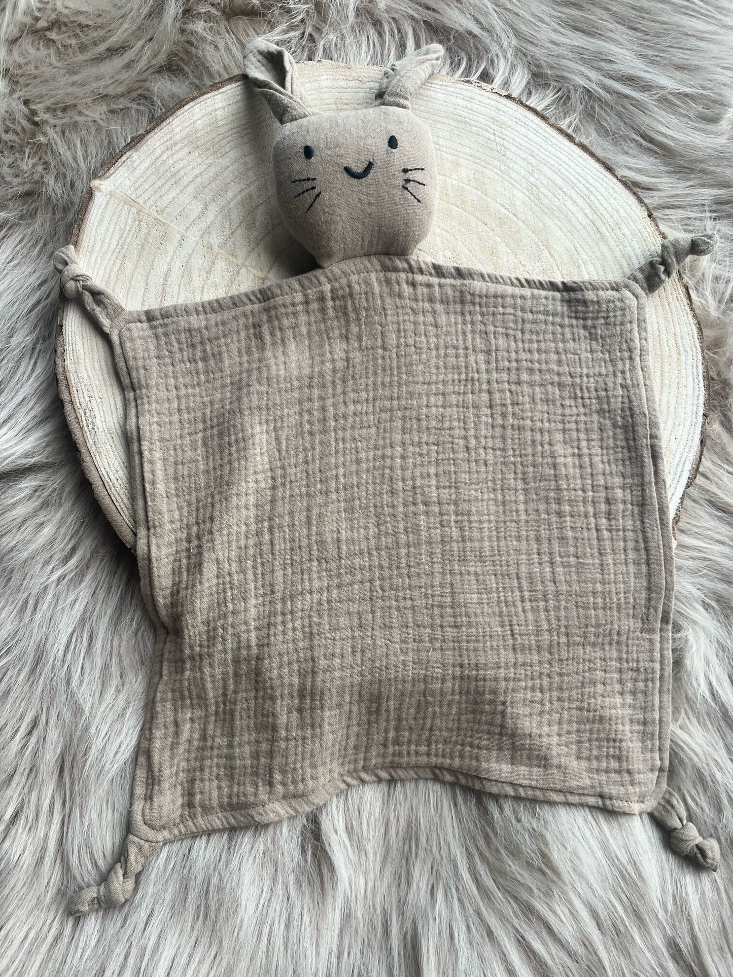 Doudou Lapin Kaki En Gaze De Coton Personnalisé | Babanono
