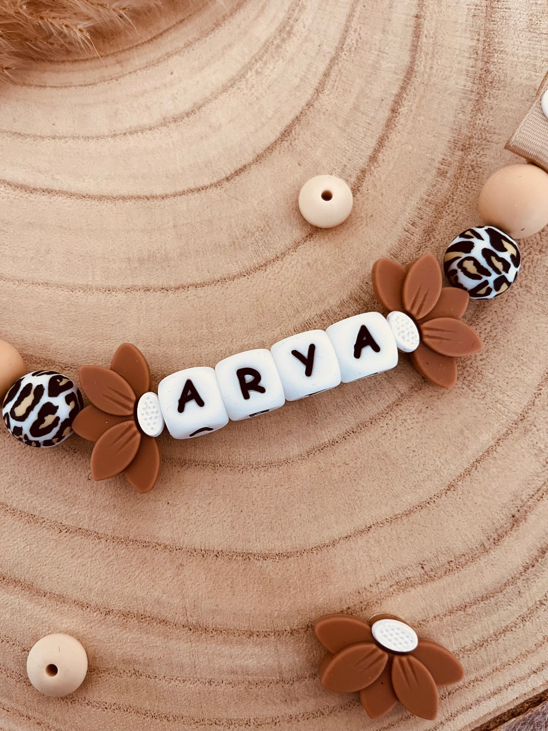 Attache Tétine 2026 : Guide Complet pour Choisir une Attache Sécurisée et Personnalisée