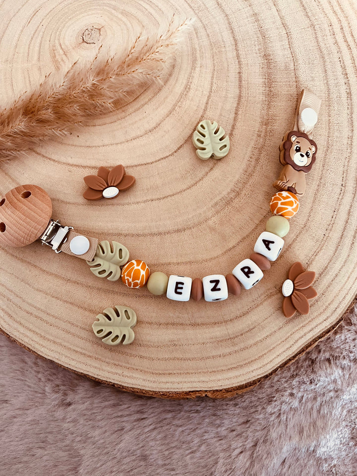 Attache-tétine et attache-tétine personnalisée : le choix malin pour bébé