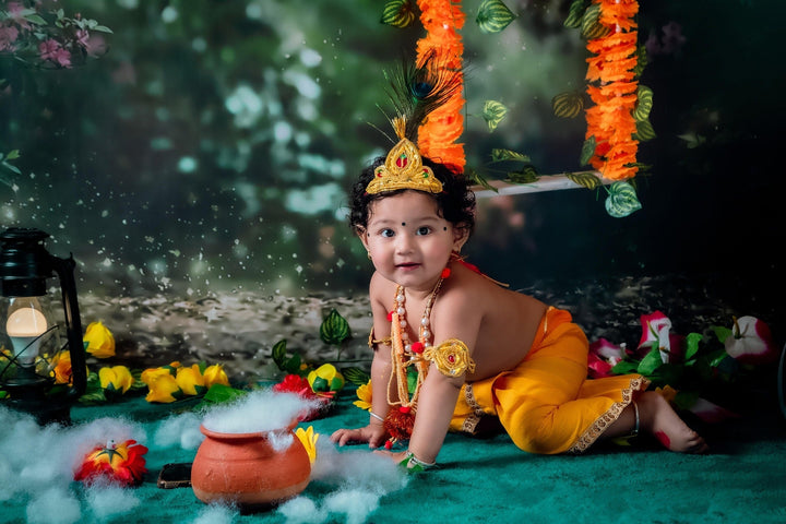 Bébé paisible et lumineux dans la douceur d'une chambre – prénoms indiens pour bébé fille et garçon