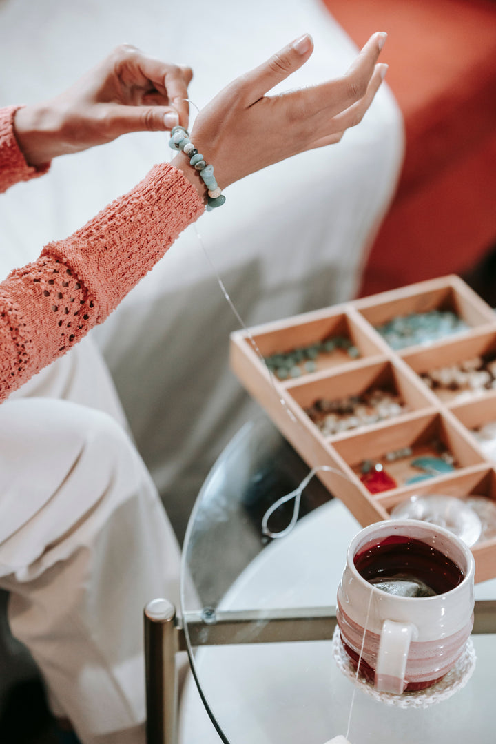 Bracelet d'allaitement : bienfaits, choix et personnalisation pour bébé