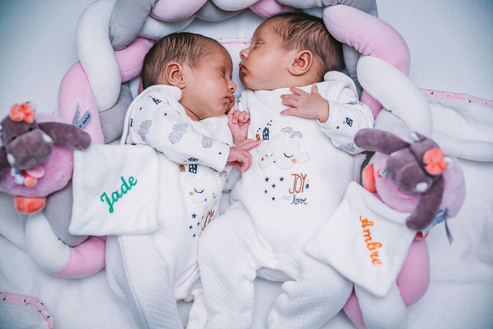 Prénoms latins pour bébé : notre sélection fille et garçon (origine et signification)
