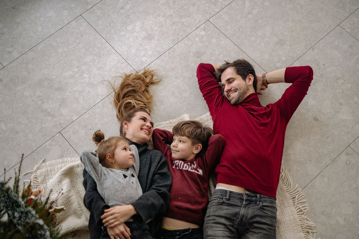 Bébé paisible dans une chambre douce – prénoms allemands pour bébé, fille et garçon