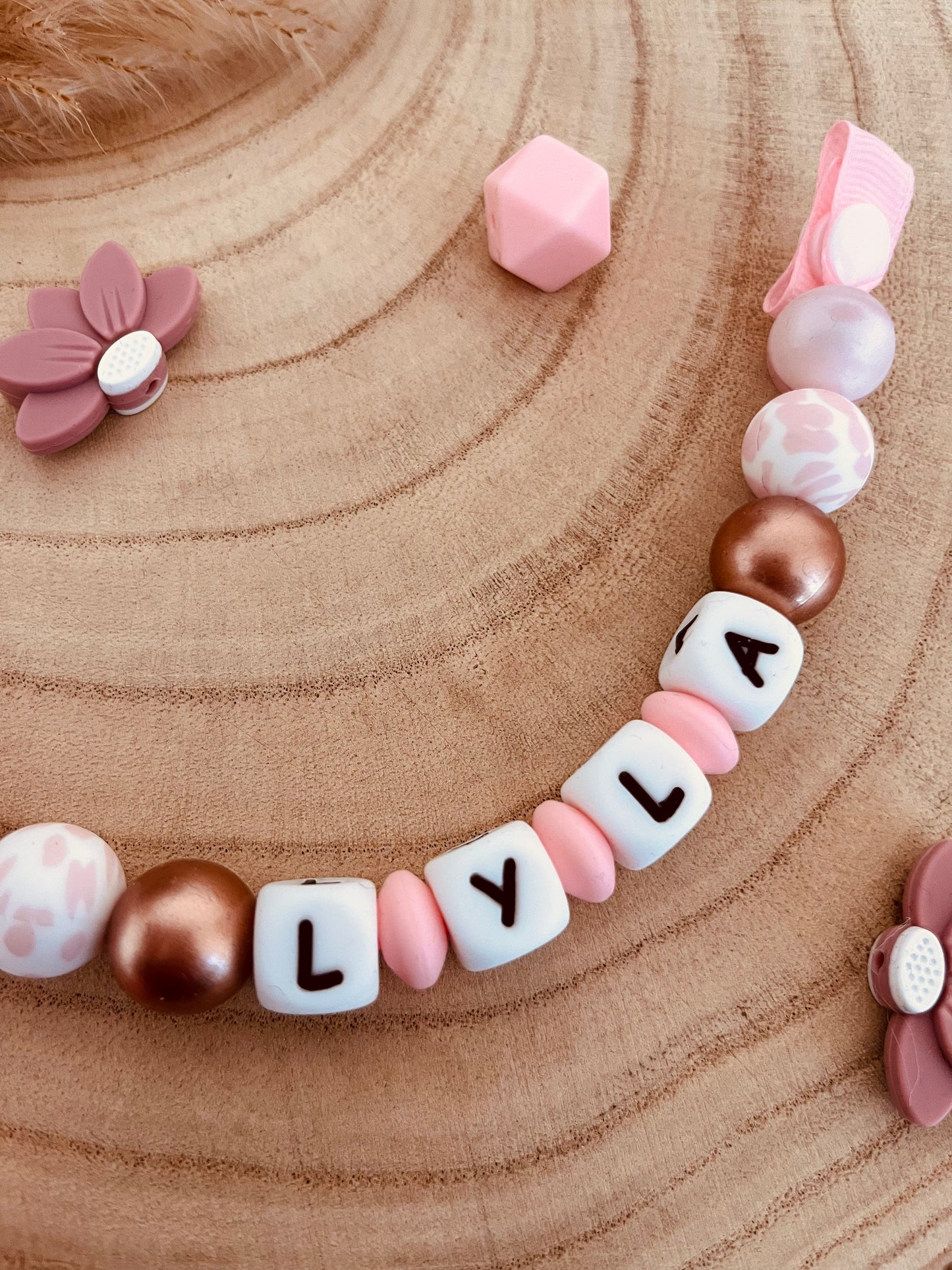 Attache-tétine personnalisée léopard rose