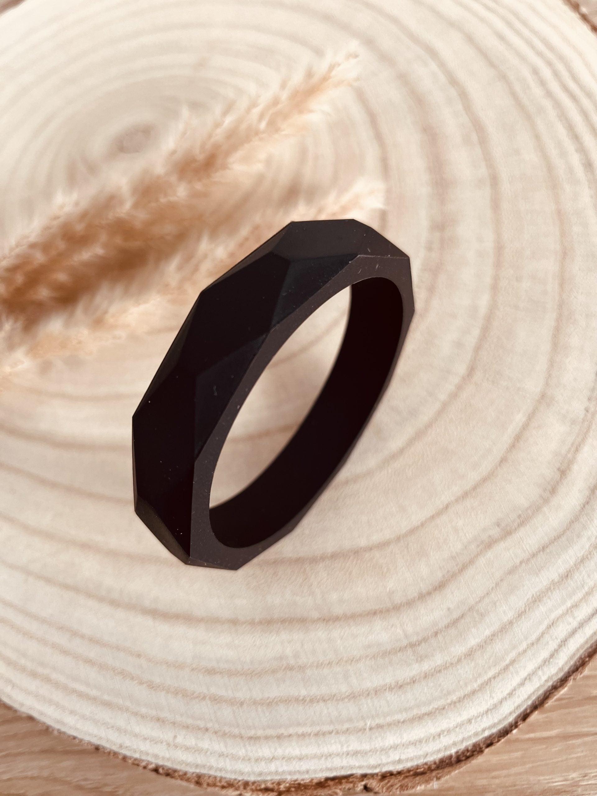 Bracelet d'allaitement noir vue de côté