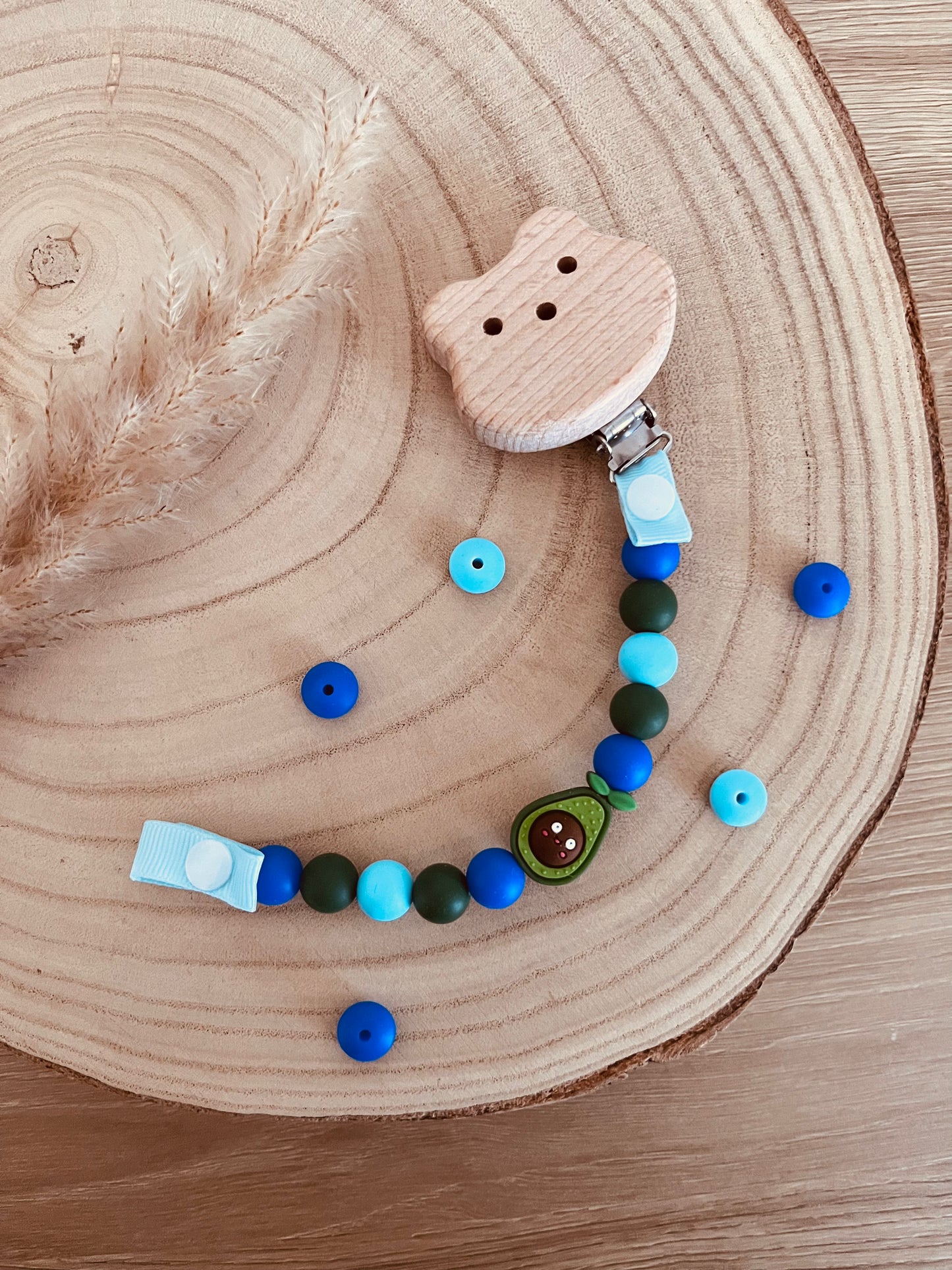 Attache tétine personnalisé avocat bleu