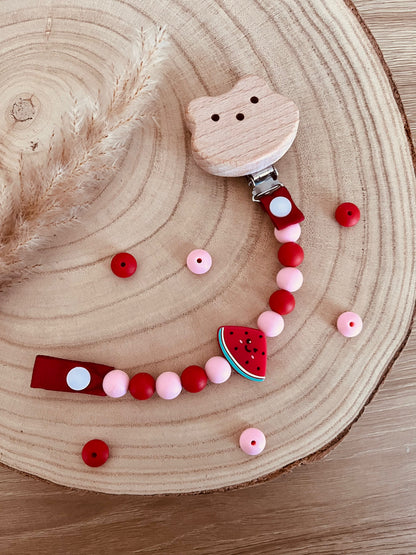 Attache tétine pastèque personnalisée au prénom, perles en silicone rouge, vert et blanc et clip en bois de hêtre