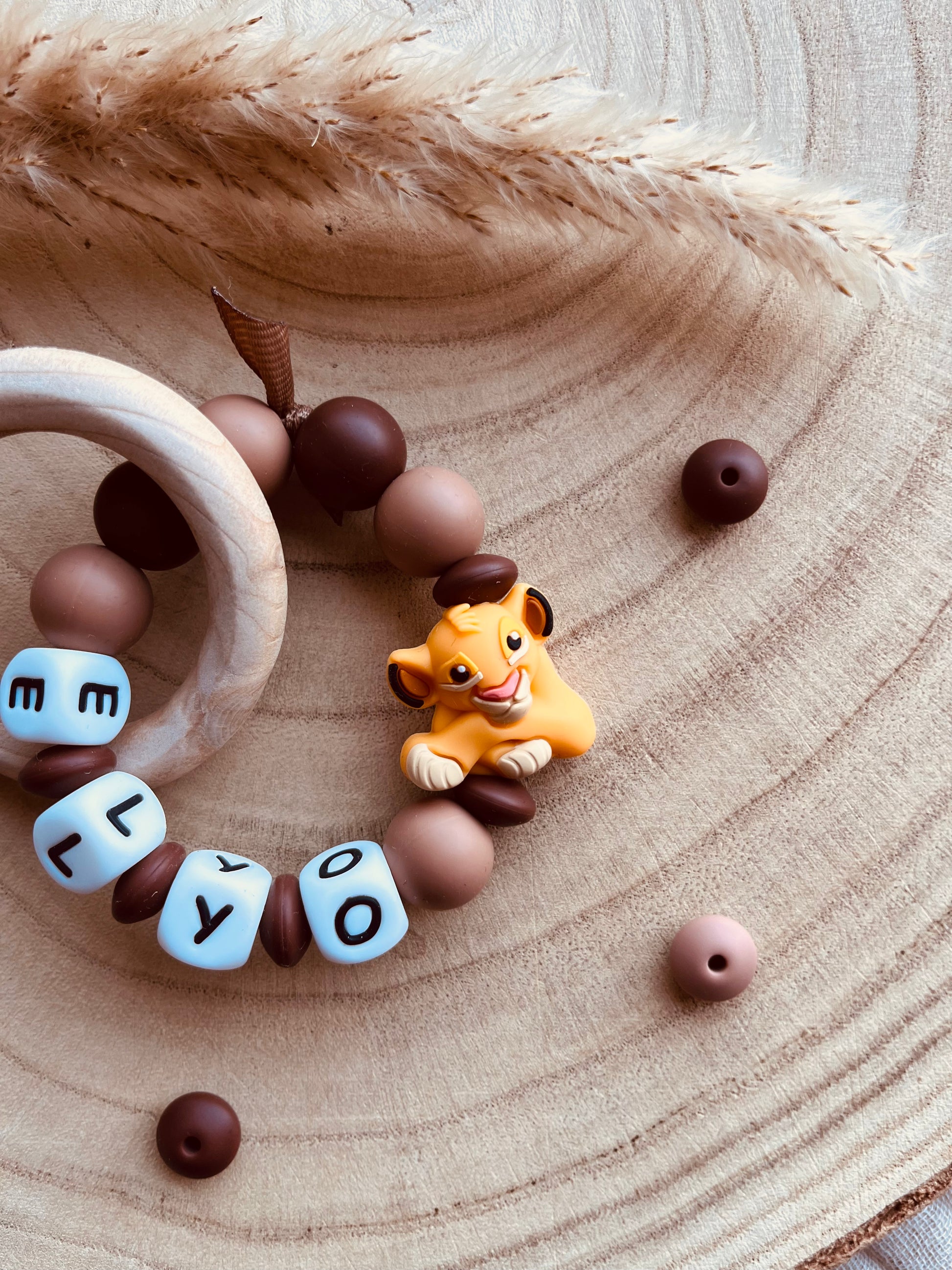 Mordedor león de madera de haya natural, personalizable con el nombre, para aliviar las encías del bebé