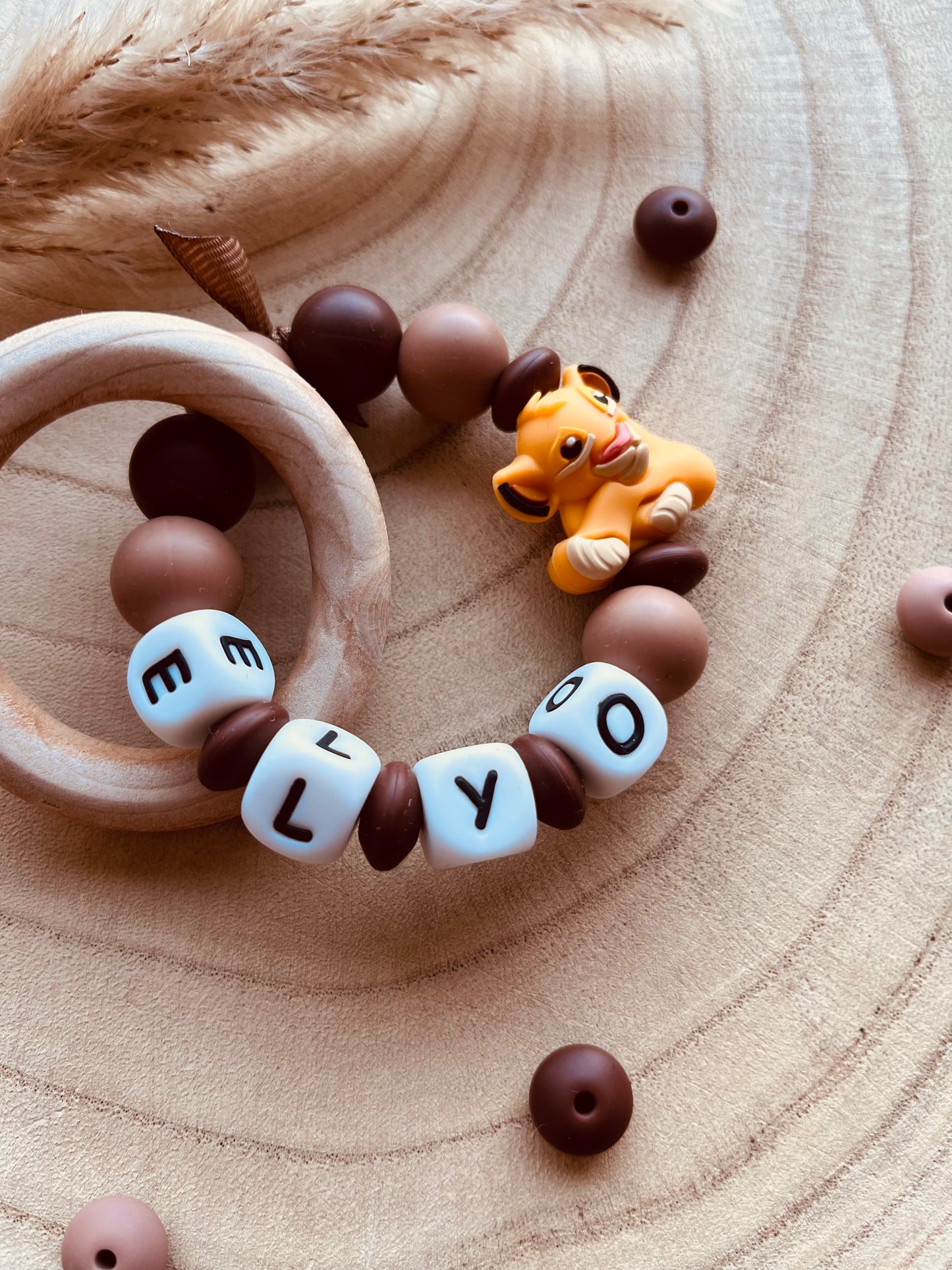 Mordedor león de madera de haya natural, personalizable con el nombre, para aliviar las encías del bebé