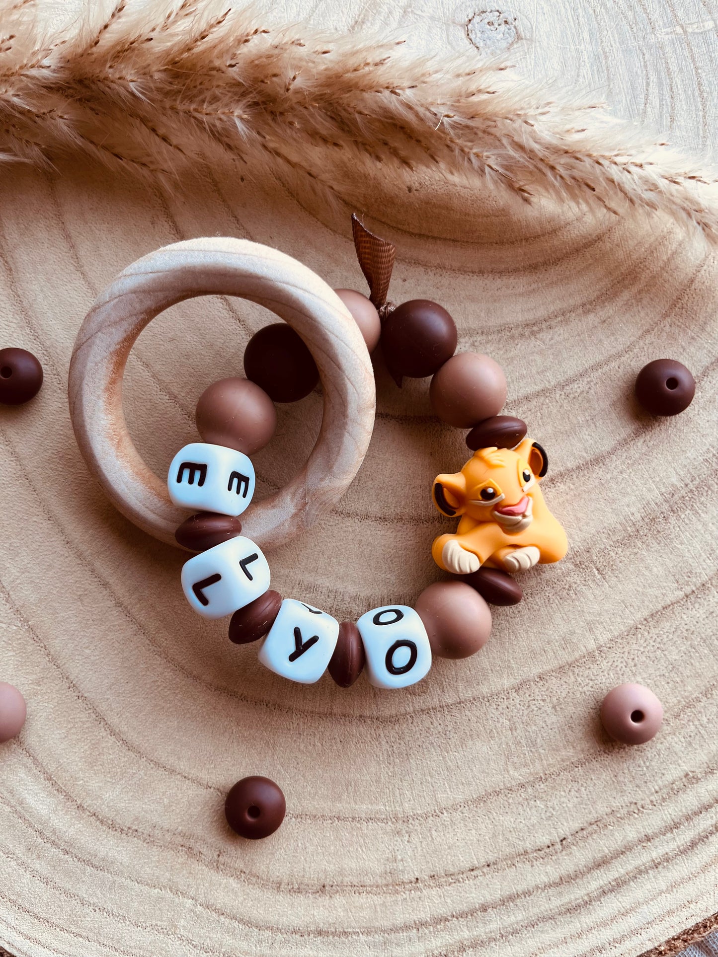 Mordedor león de madera de haya natural, personalizable con el nombre, para aliviar las encías del bebé