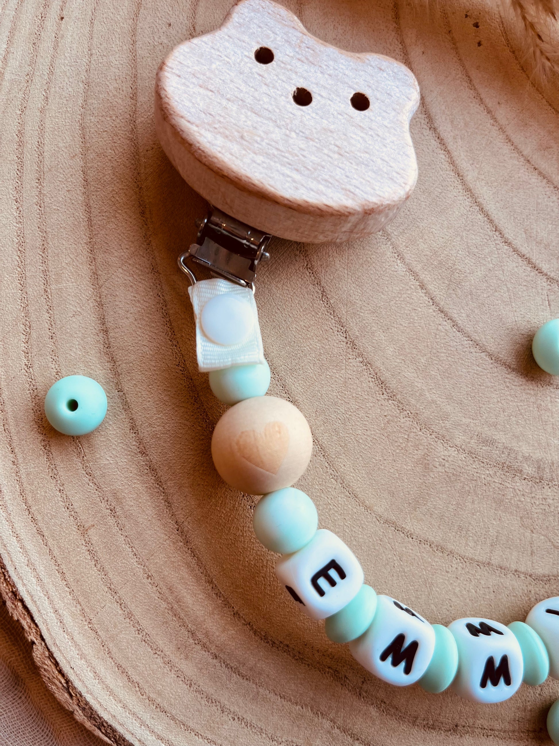 Gepersonaliseerd speenkoord hertje mint met kralen van voedselveilig silicone en beukenhout