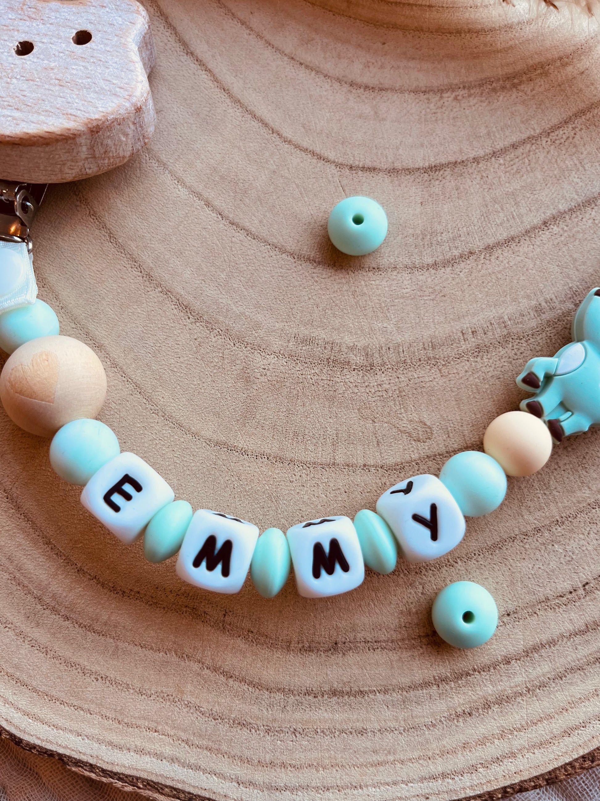 Gepersonaliseerd speenkoord hertje mint met kralen van voedselveilig silicone en beukenhout