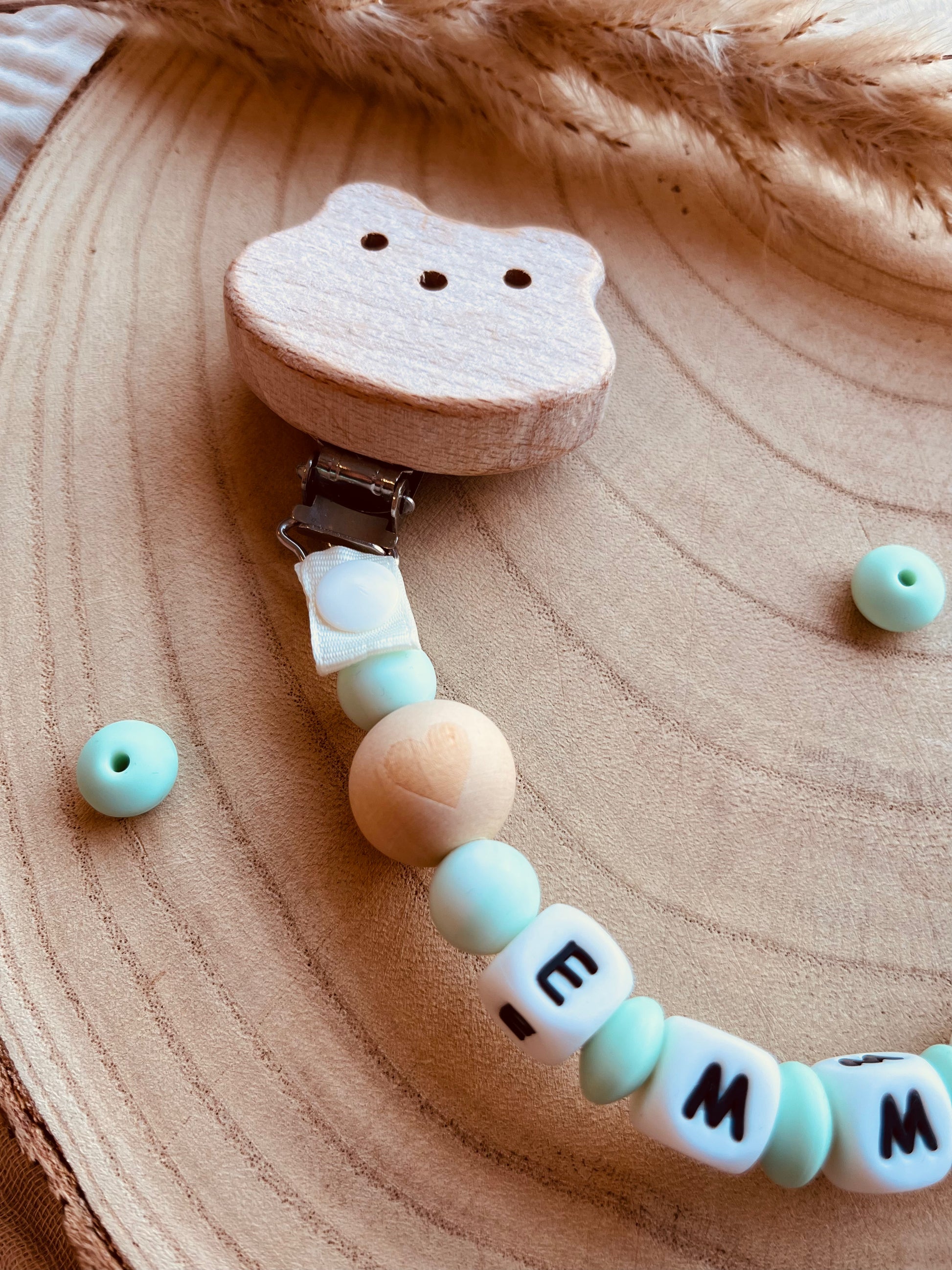 Gepersonaliseerd speenkoord hertje mint met kralen van voedselveilig silicone en beukenhout