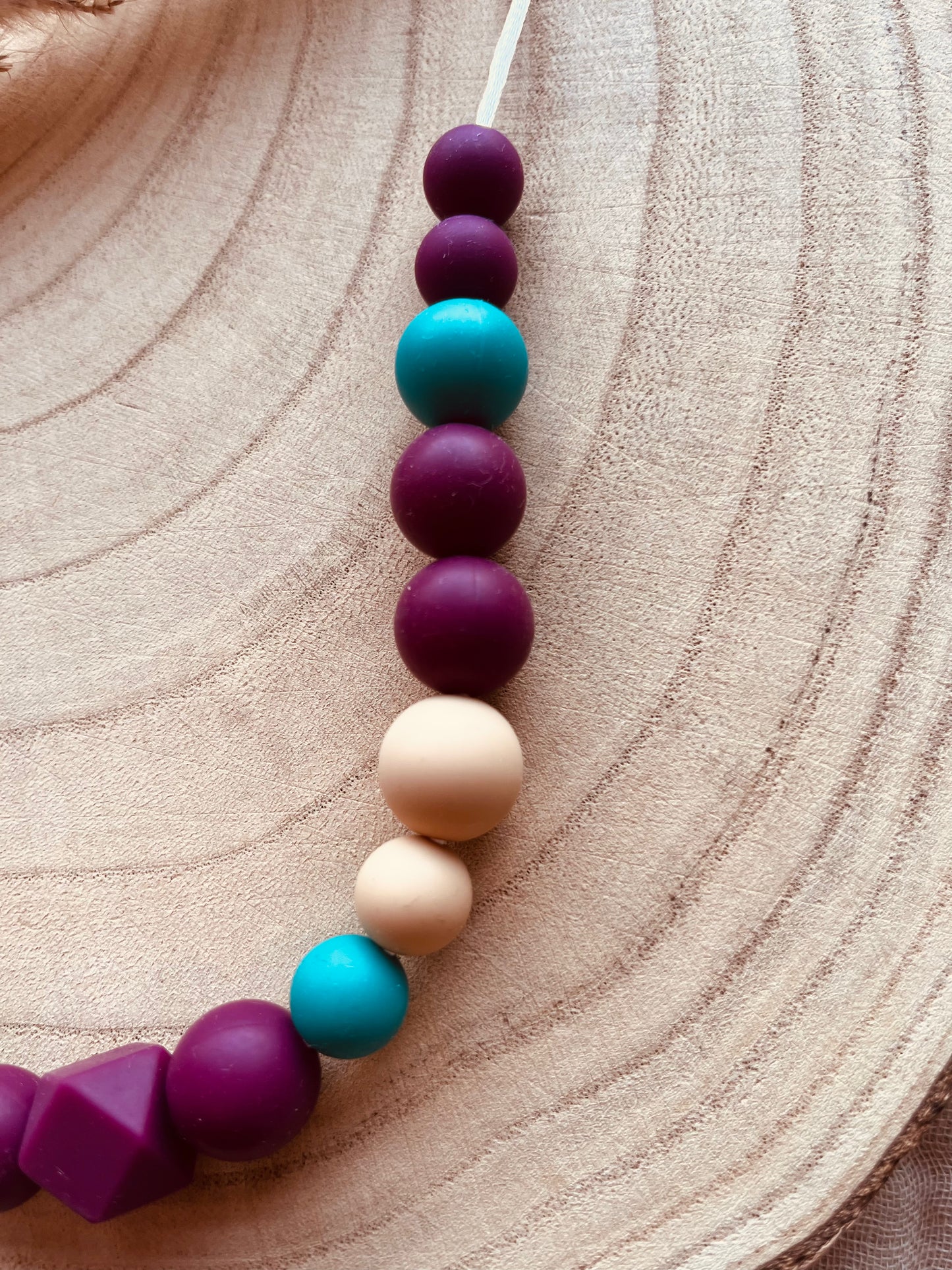 Collana da allattamento Liberty bordeaux