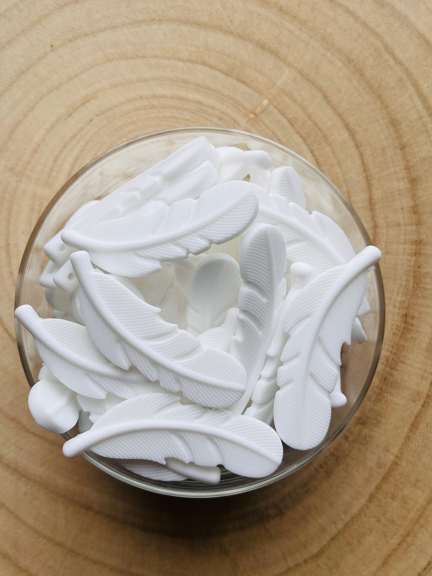 Perle en silicone Plume Blanche