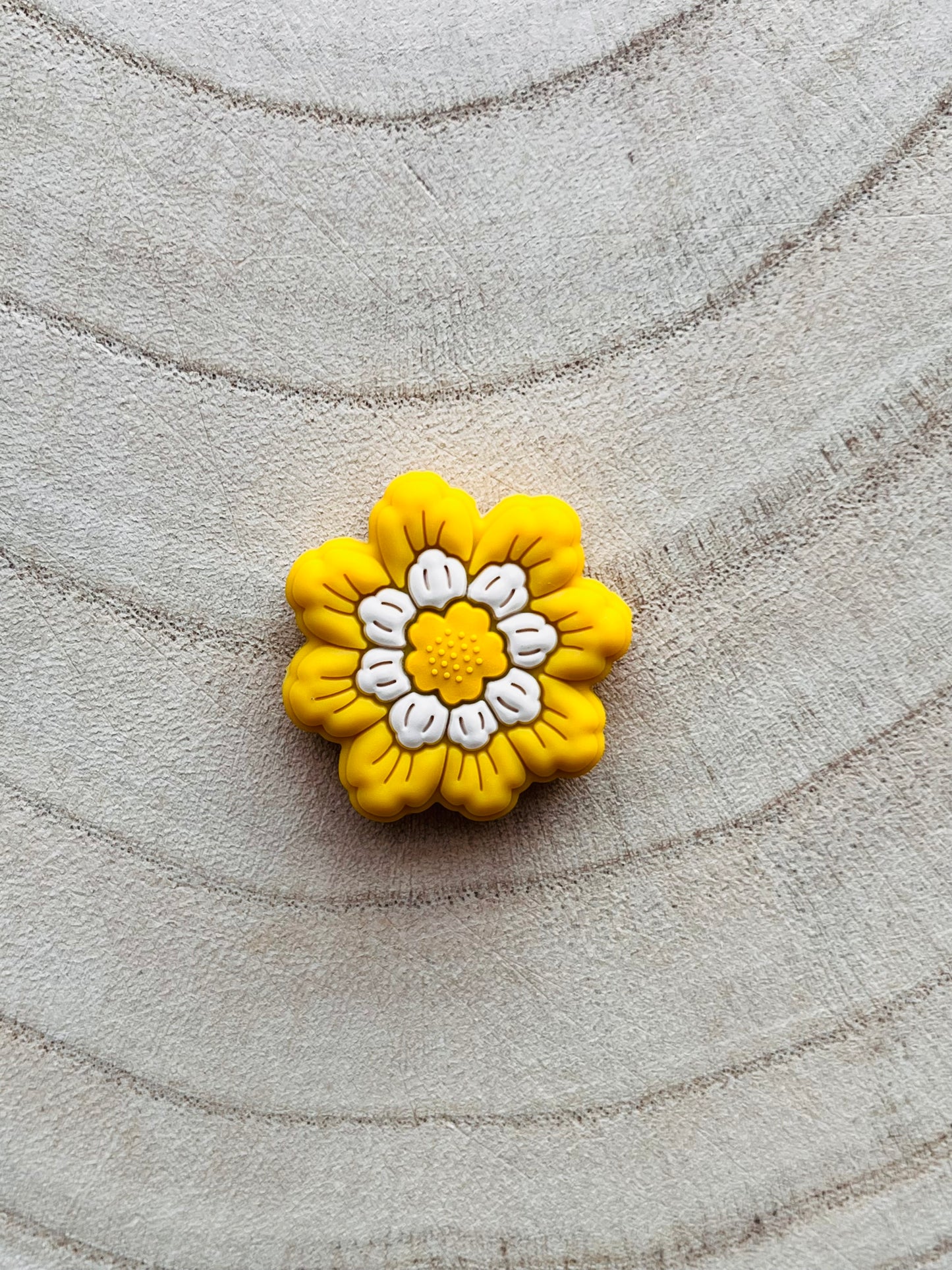 Perle Silicone Fleur Jaune 🌼☀️ – Un Rayon de Soleil