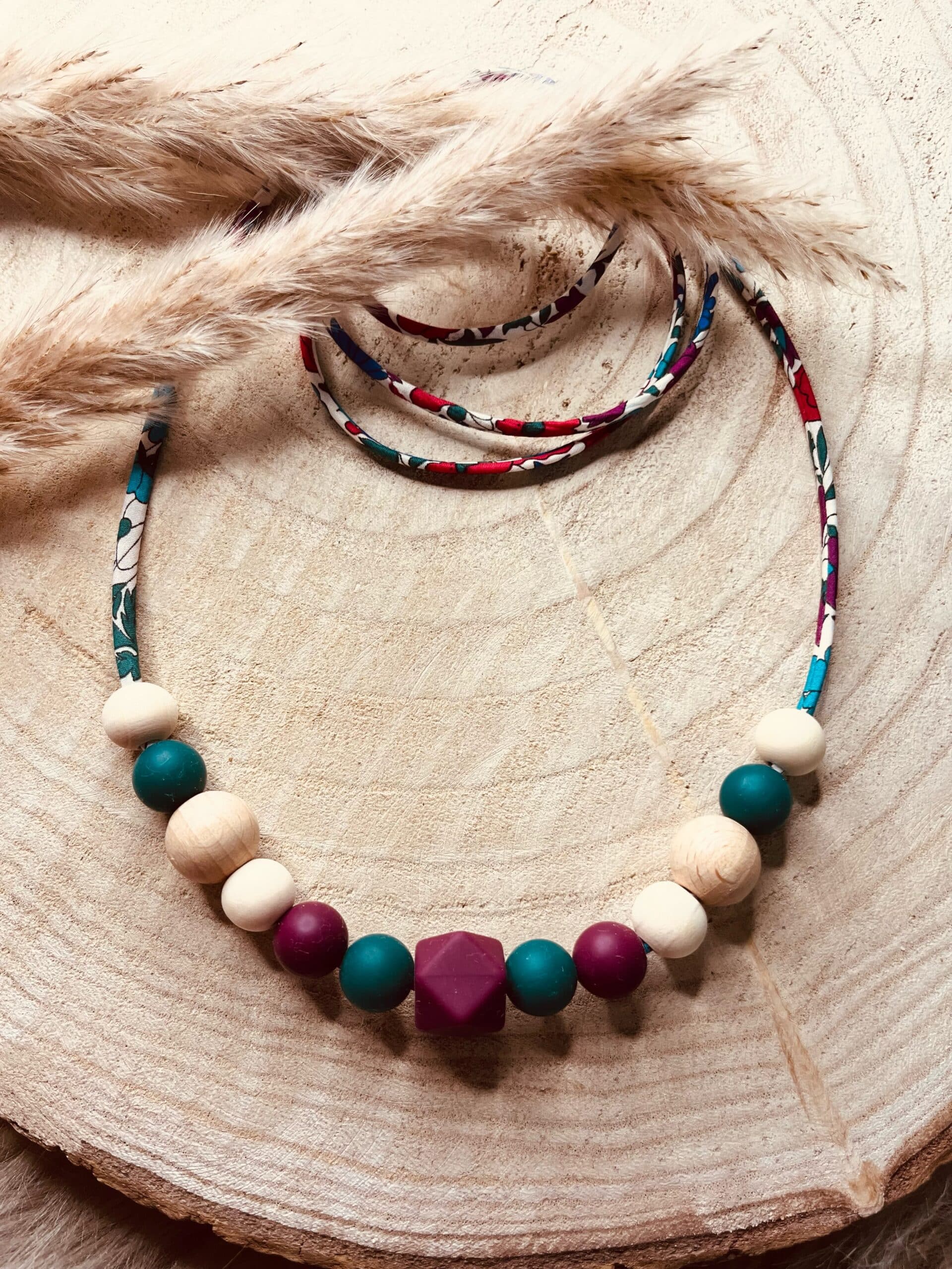 Collier d'allaitement liberty bordeaux