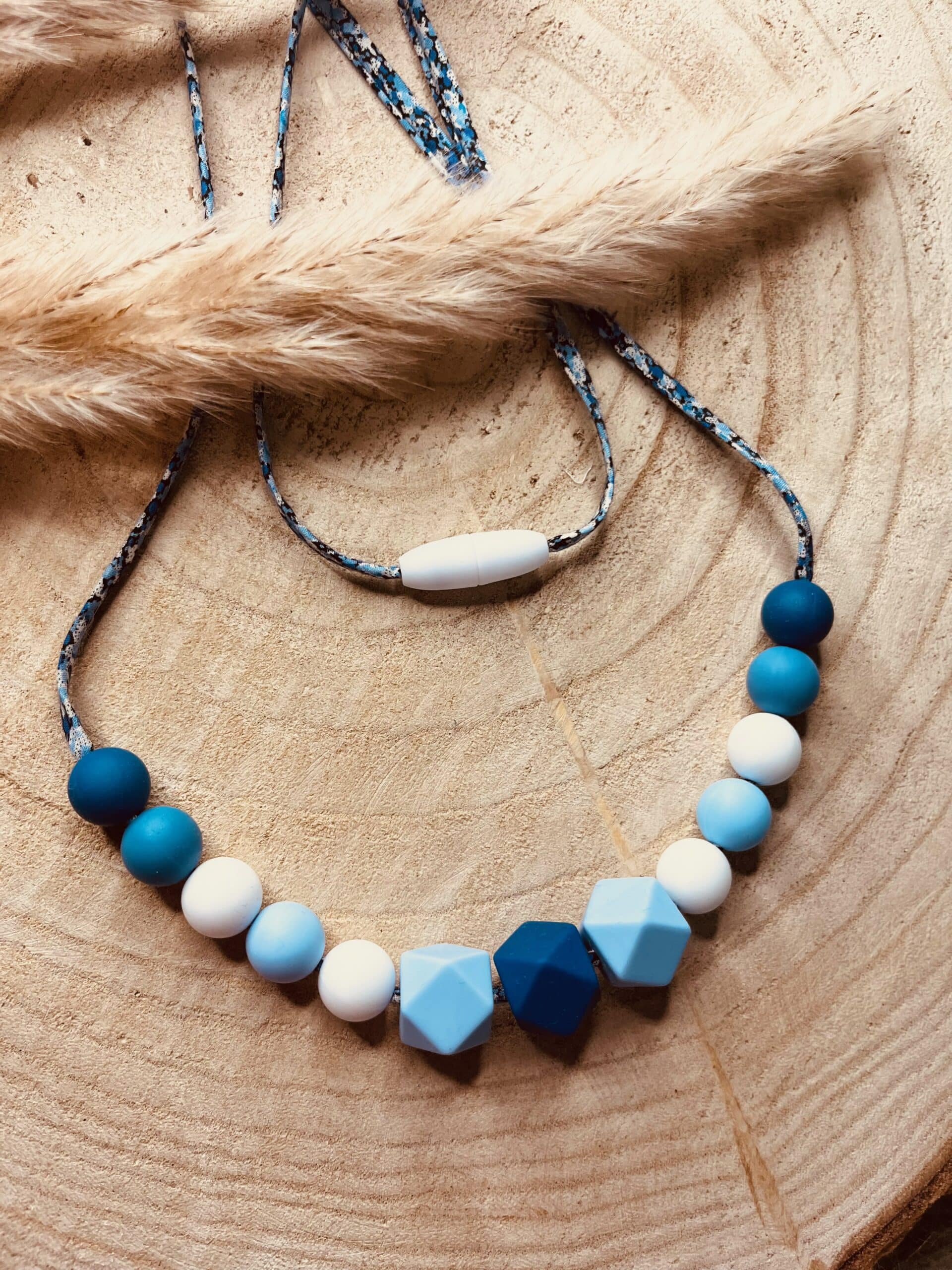Collier d'allaitement liberty bleu