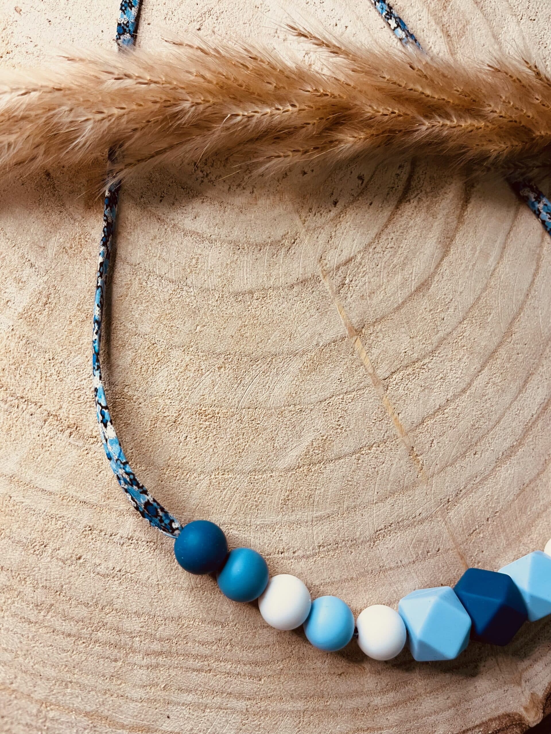 Collier d'allaitement liberty bleu