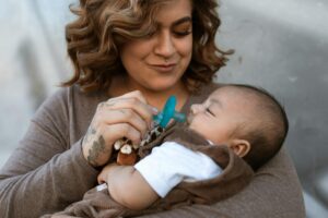 Breastfeeding necklaces: the ideal gift for mothers-to-be