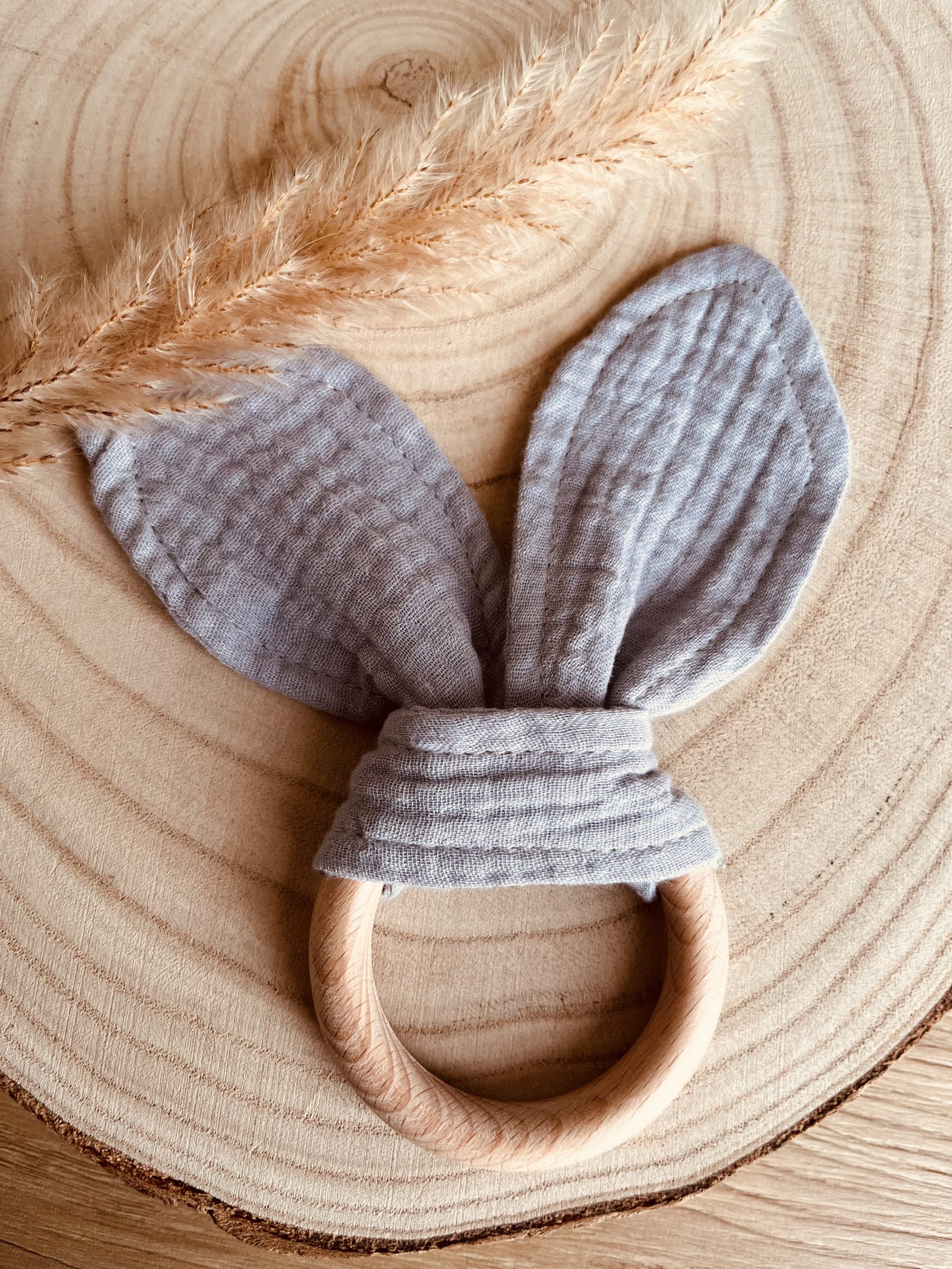 Grey Rabbit teething ring – Natural wood and organic cotton gauze