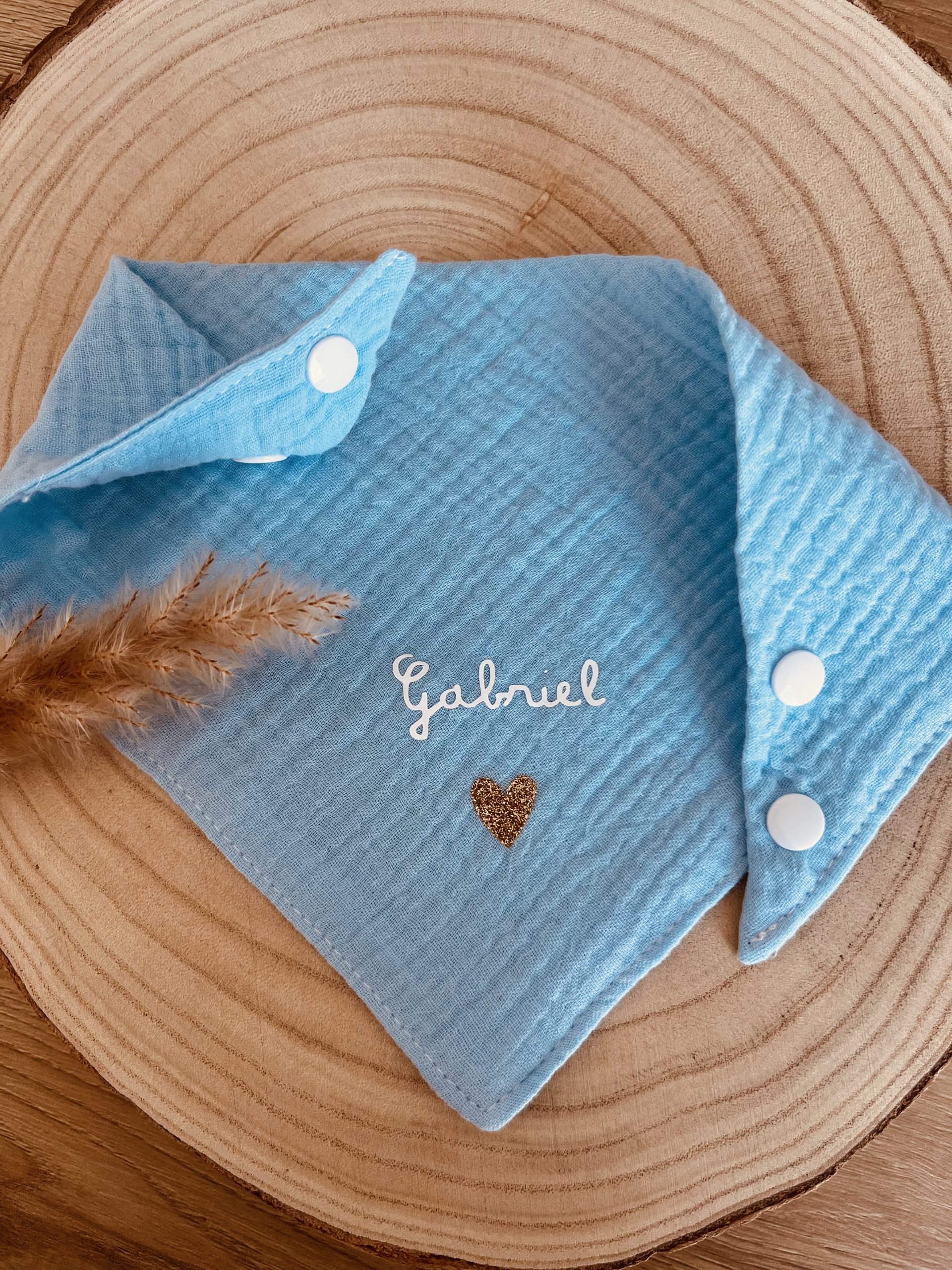 Bavoir coeur bleu