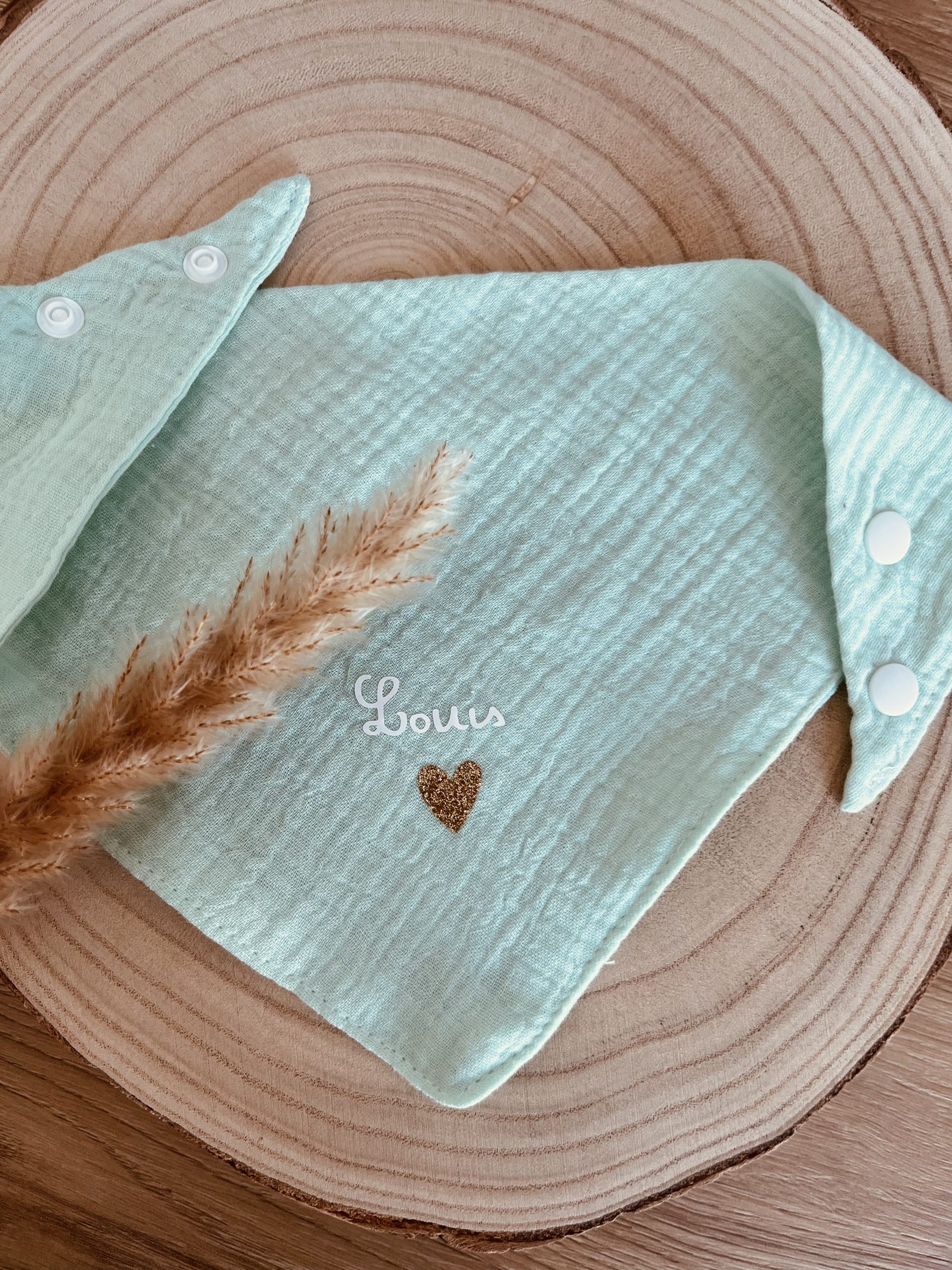 Bavoir coeur vert menthe